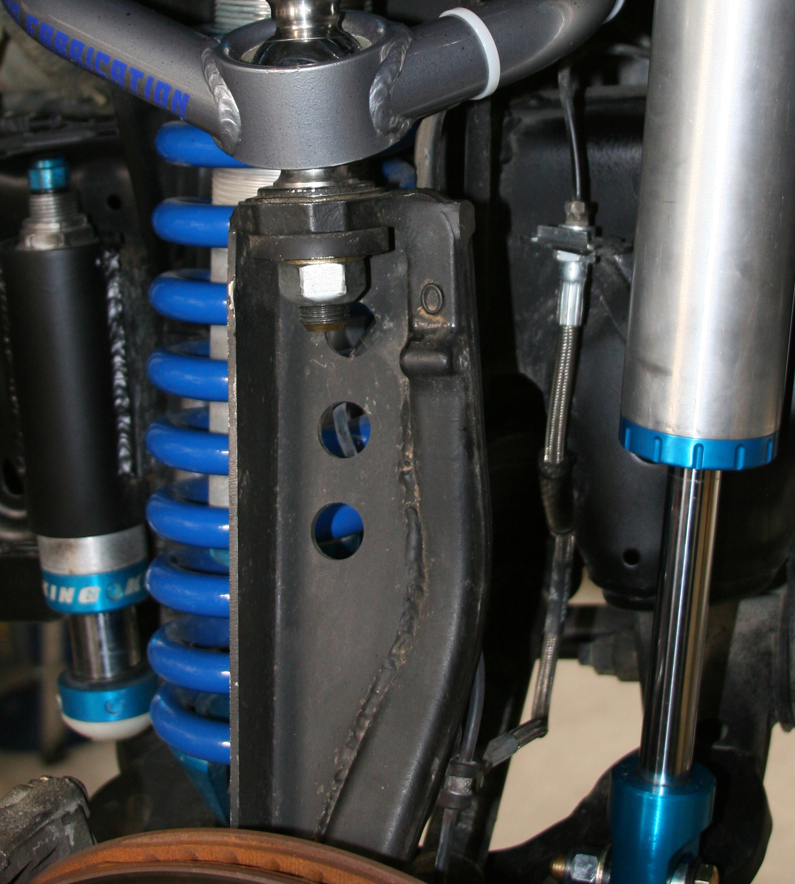 1-01-King Dual 2.5 Shocks with TC Secondary Shock Hoop (2)